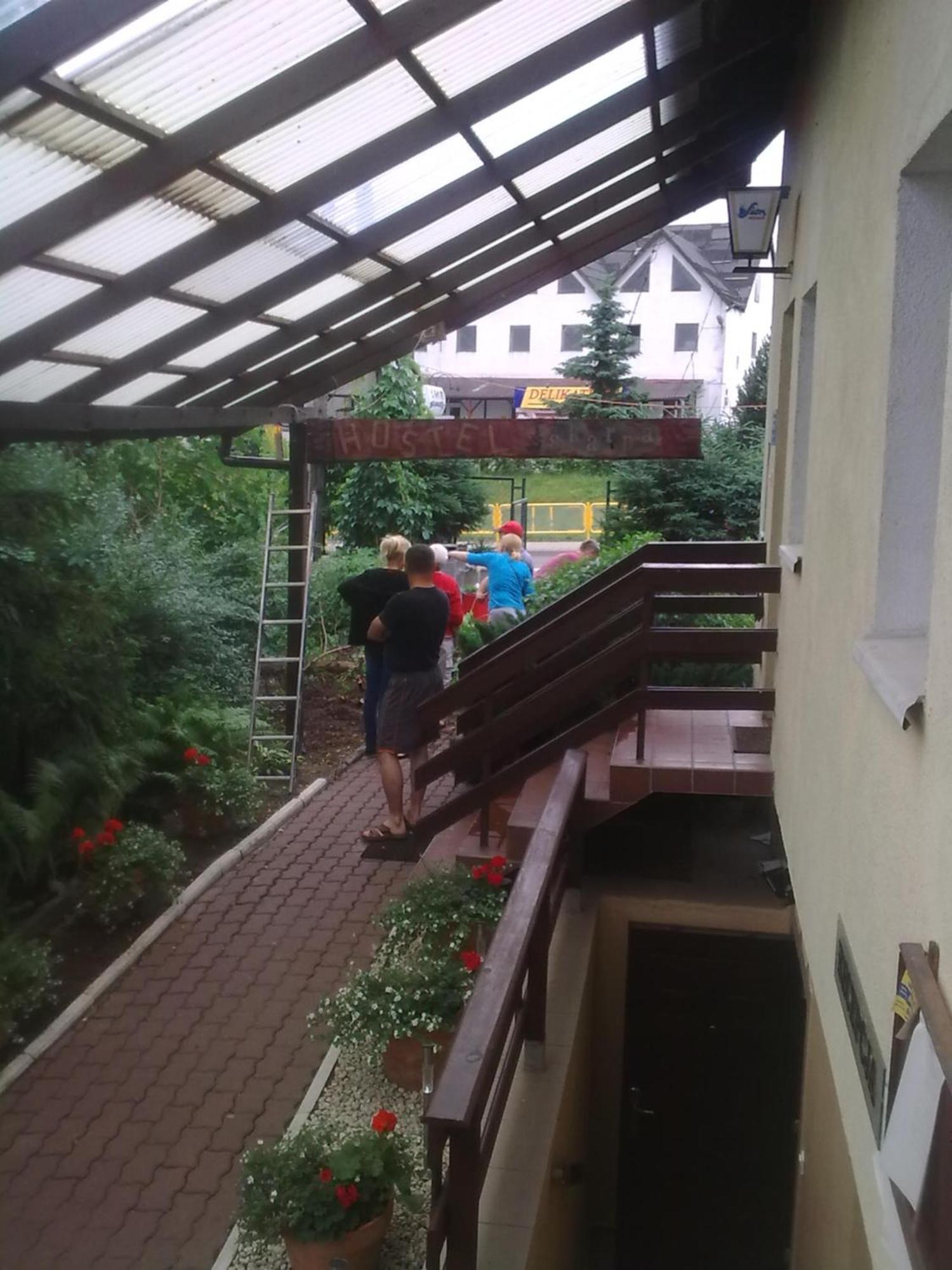 Apartamenty, Pokoje, Noclegi Pracownicze " Skarpa" Wilkasy Exterior photo