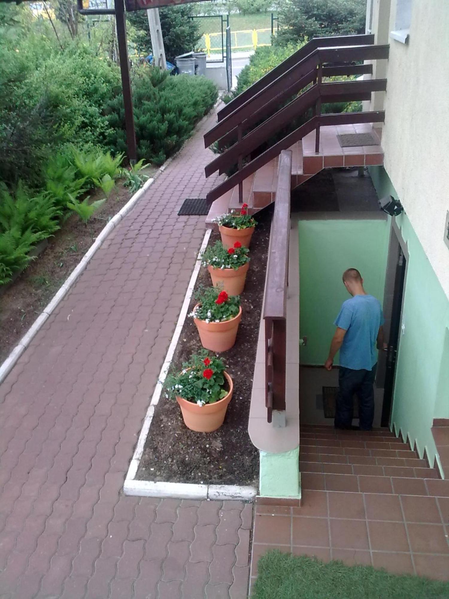 Apartamenty, Pokoje, Noclegi Pracownicze " Skarpa" Wilkasy Exterior photo