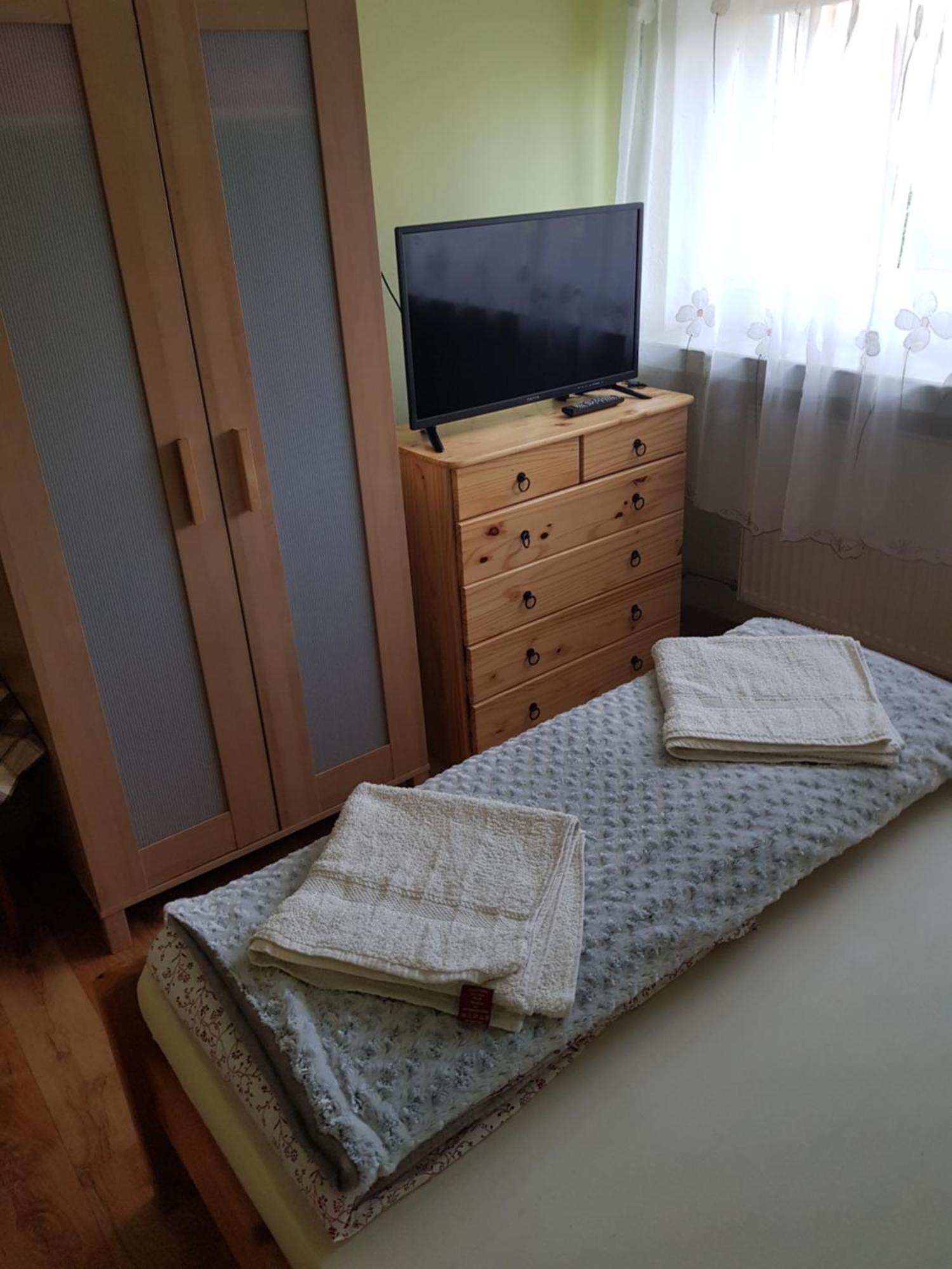 Apartamenty, Pokoje, Noclegi Pracownicze " Skarpa" Wilkasy Exterior photo