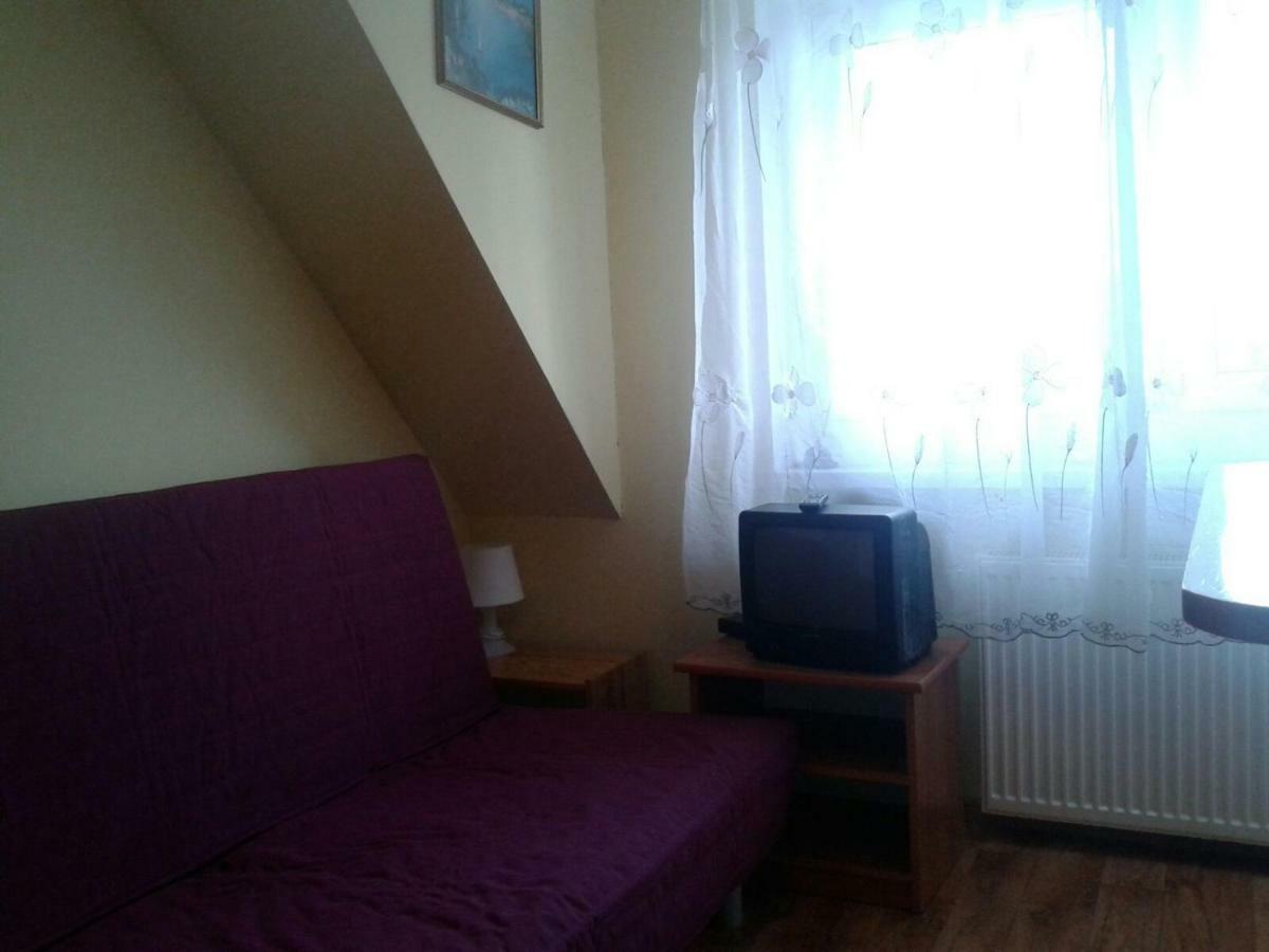 Apartamenty, Pokoje, Noclegi Pracownicze " Skarpa" Wilkasy Exterior photo