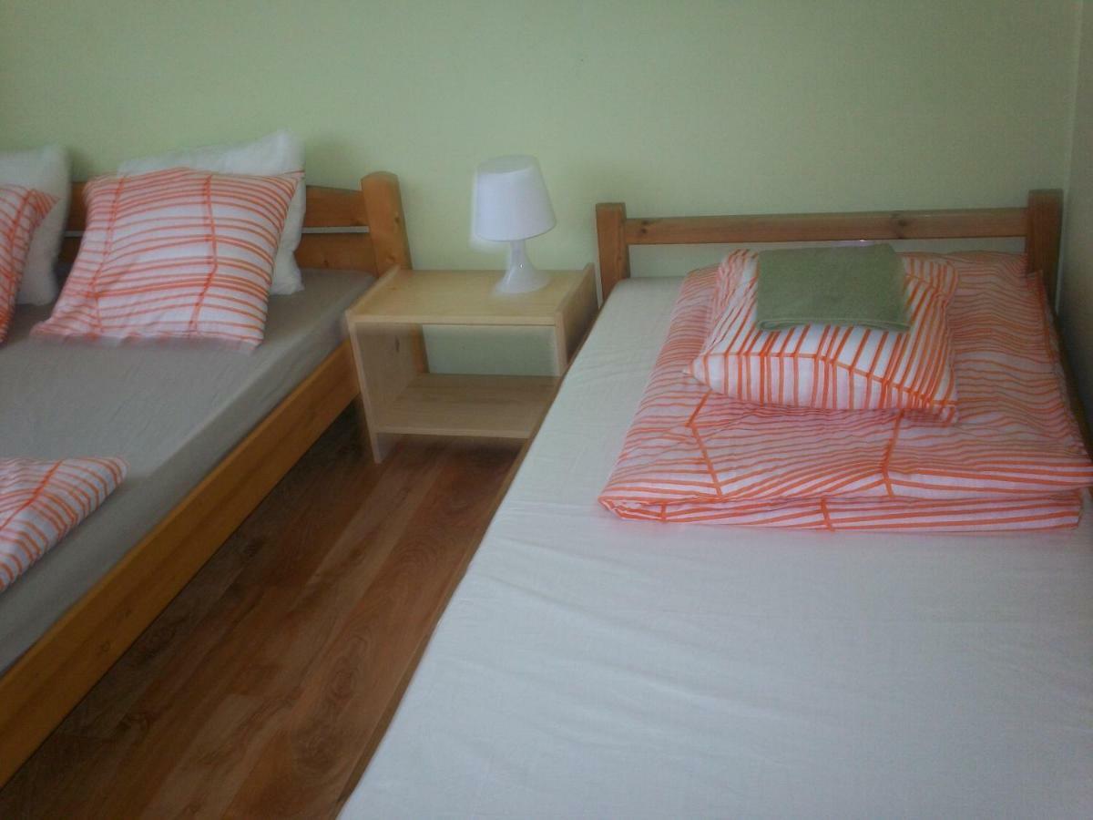 Apartamenty, Pokoje, Noclegi Pracownicze " Skarpa" Wilkasy Exterior photo