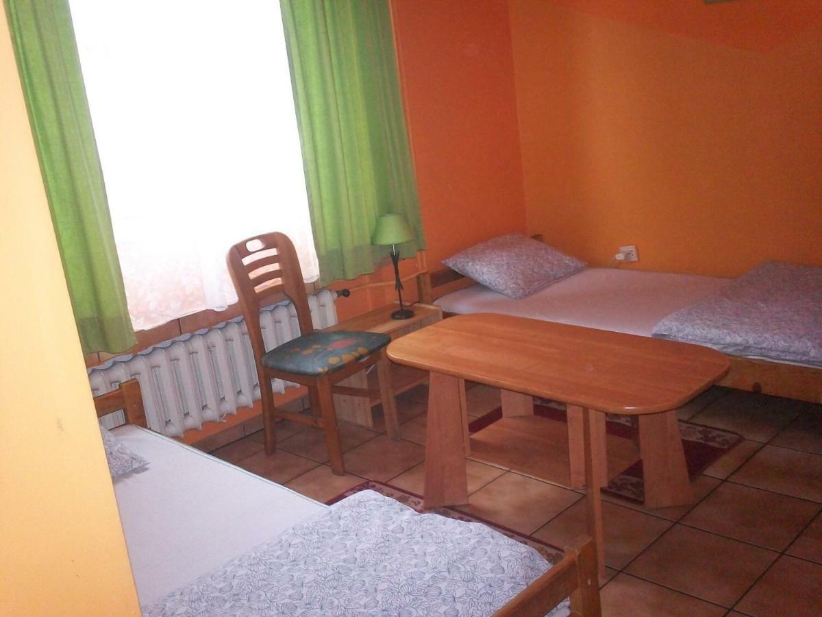 Apartamenty, Pokoje, Noclegi Pracownicze " Skarpa" Wilkasy Exterior photo